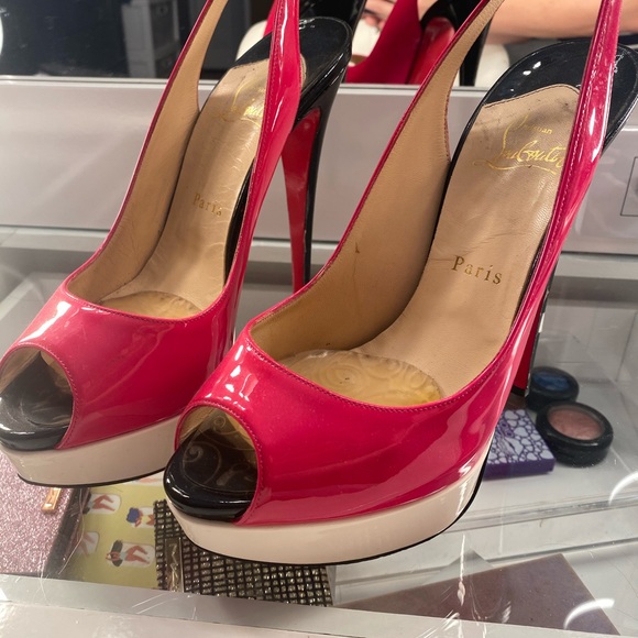 Louboutin heels fit size 8 or 38 runs small - Picture 2 of 9
